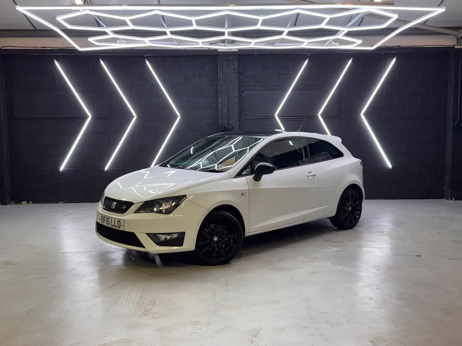 SEAT Ibiza - image 1 of 47