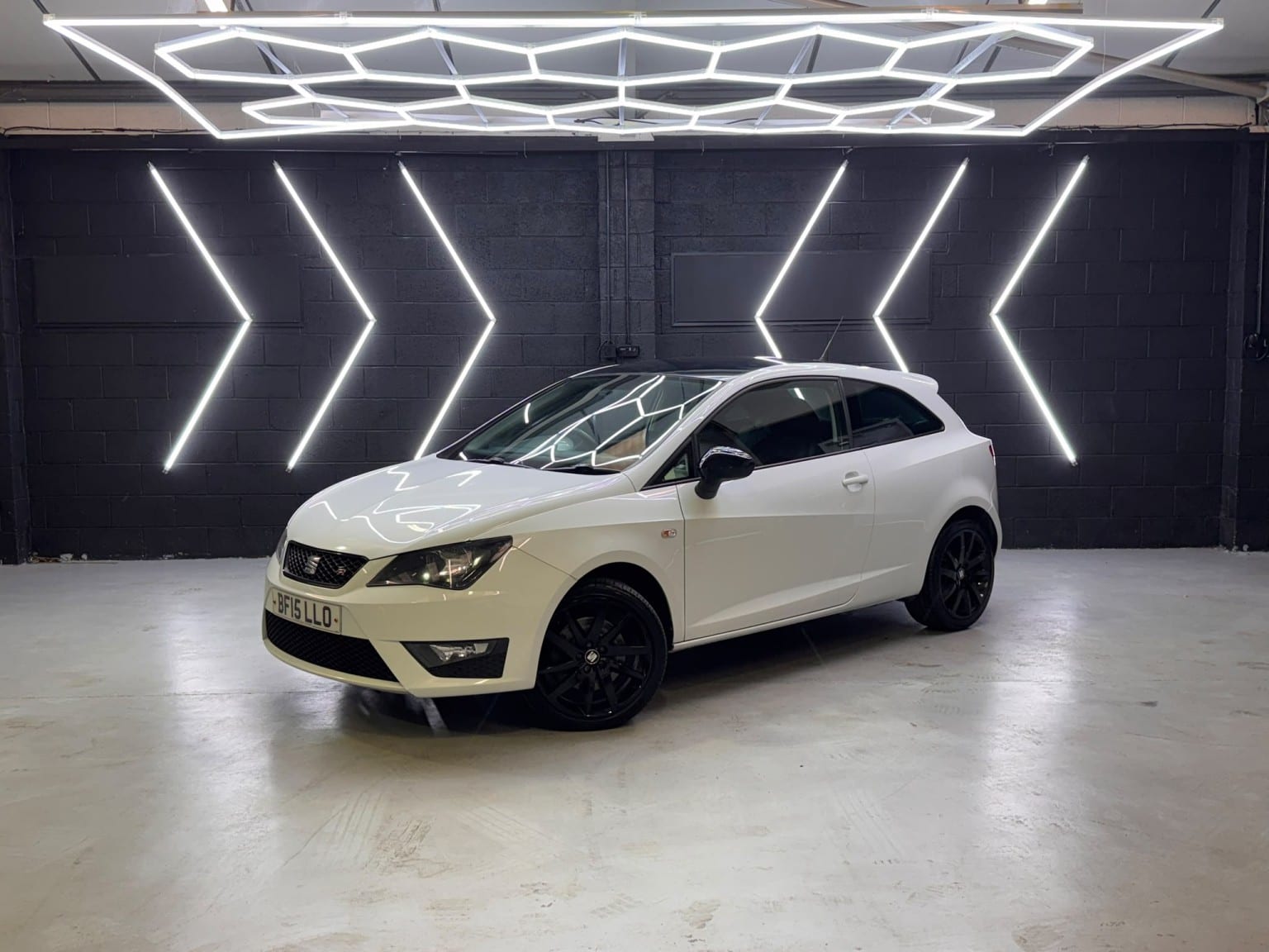 SEAT Ibiza - image 1 of 47