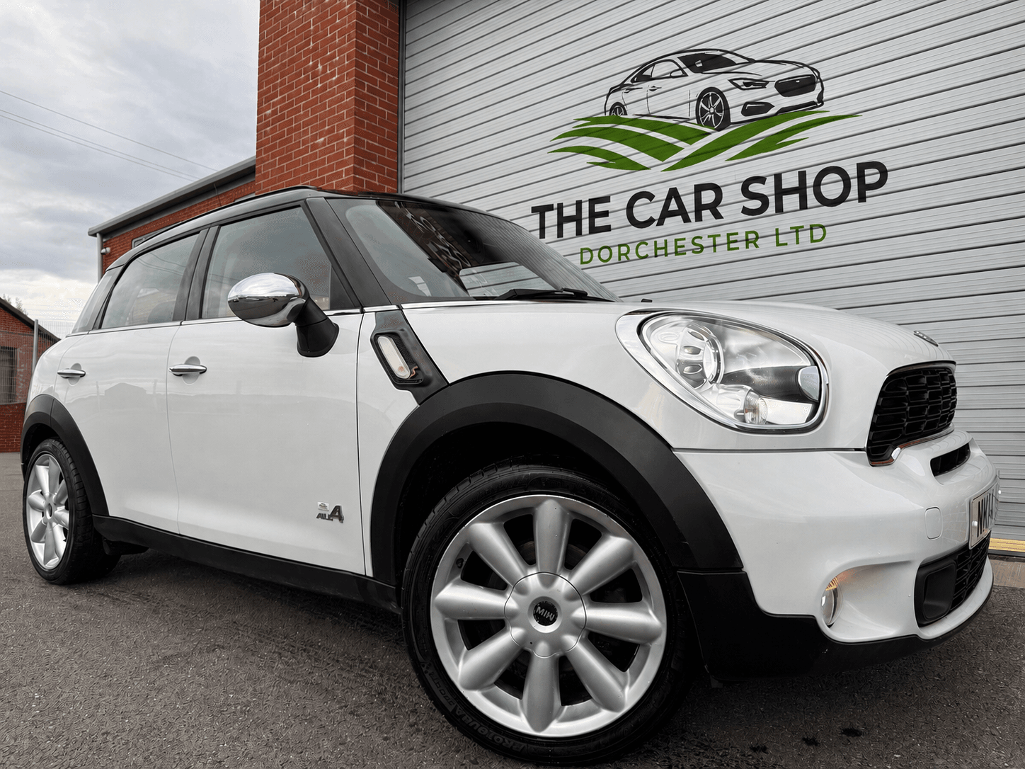 MINI Countryman - image 1 of 39