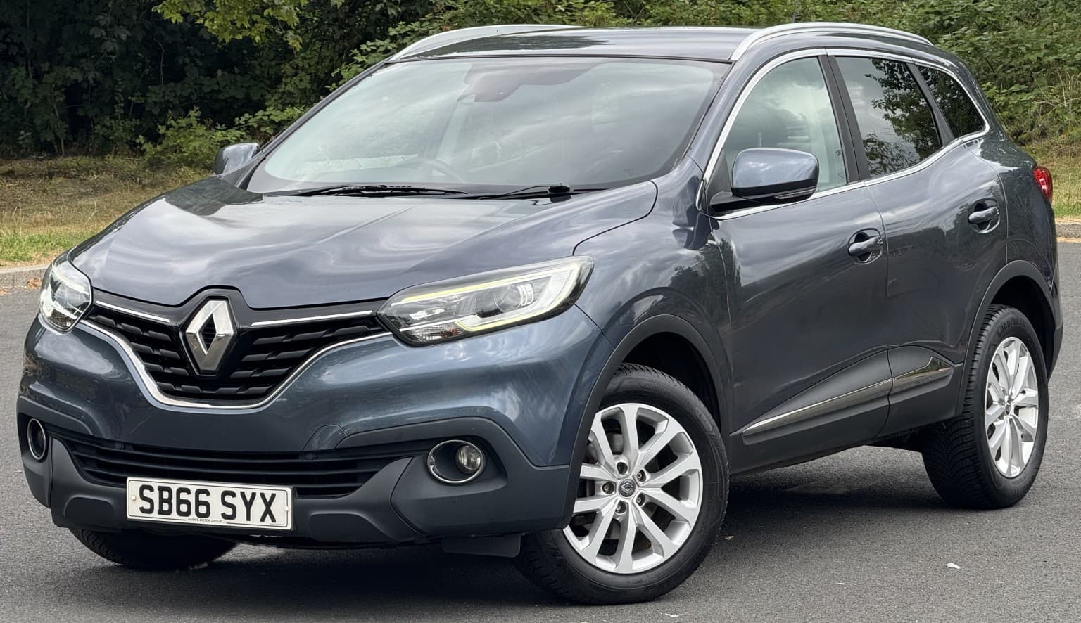 Renault Kadjar - image 1 of 25