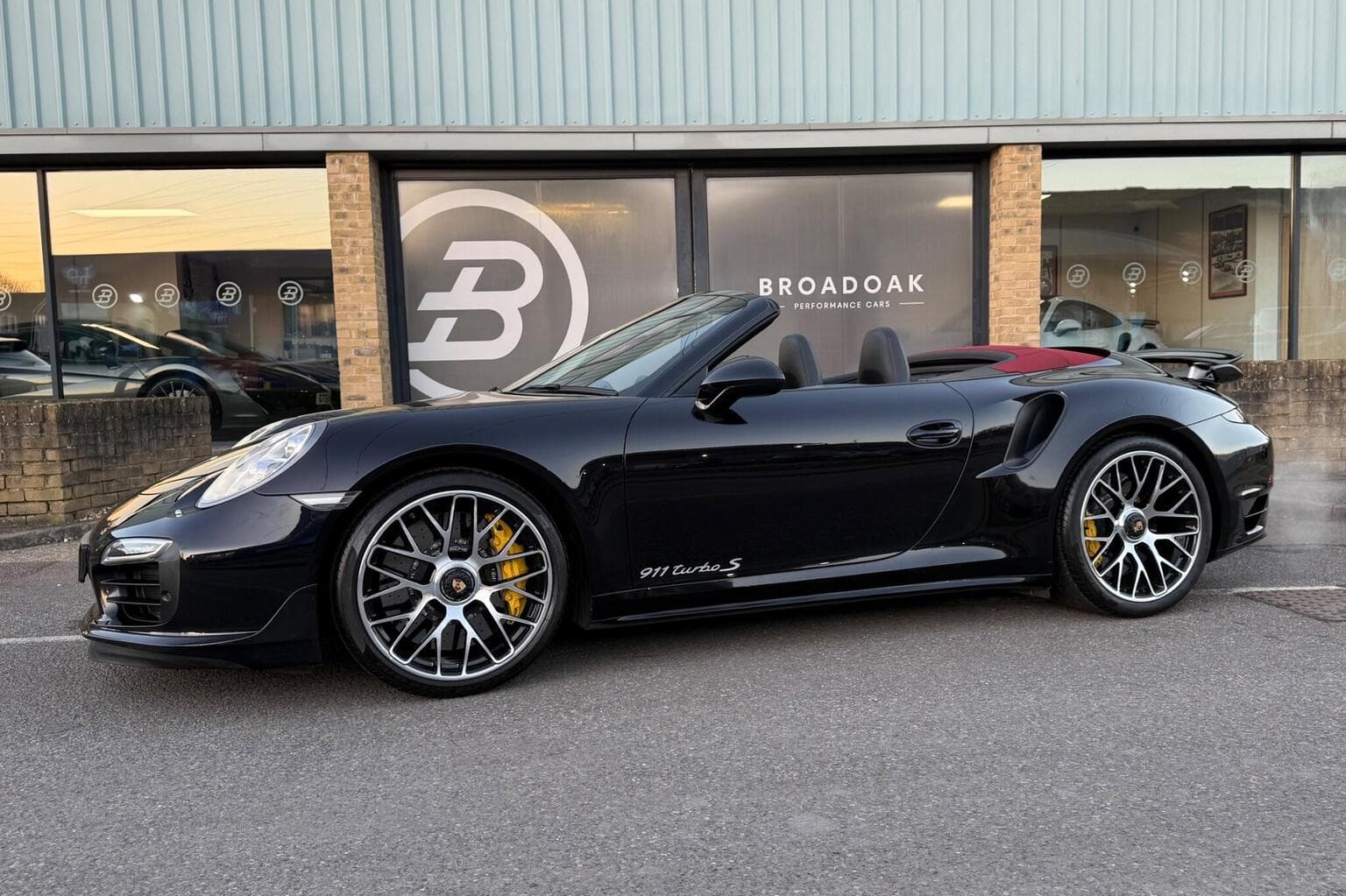 Porsche 911 - image 1 of 44