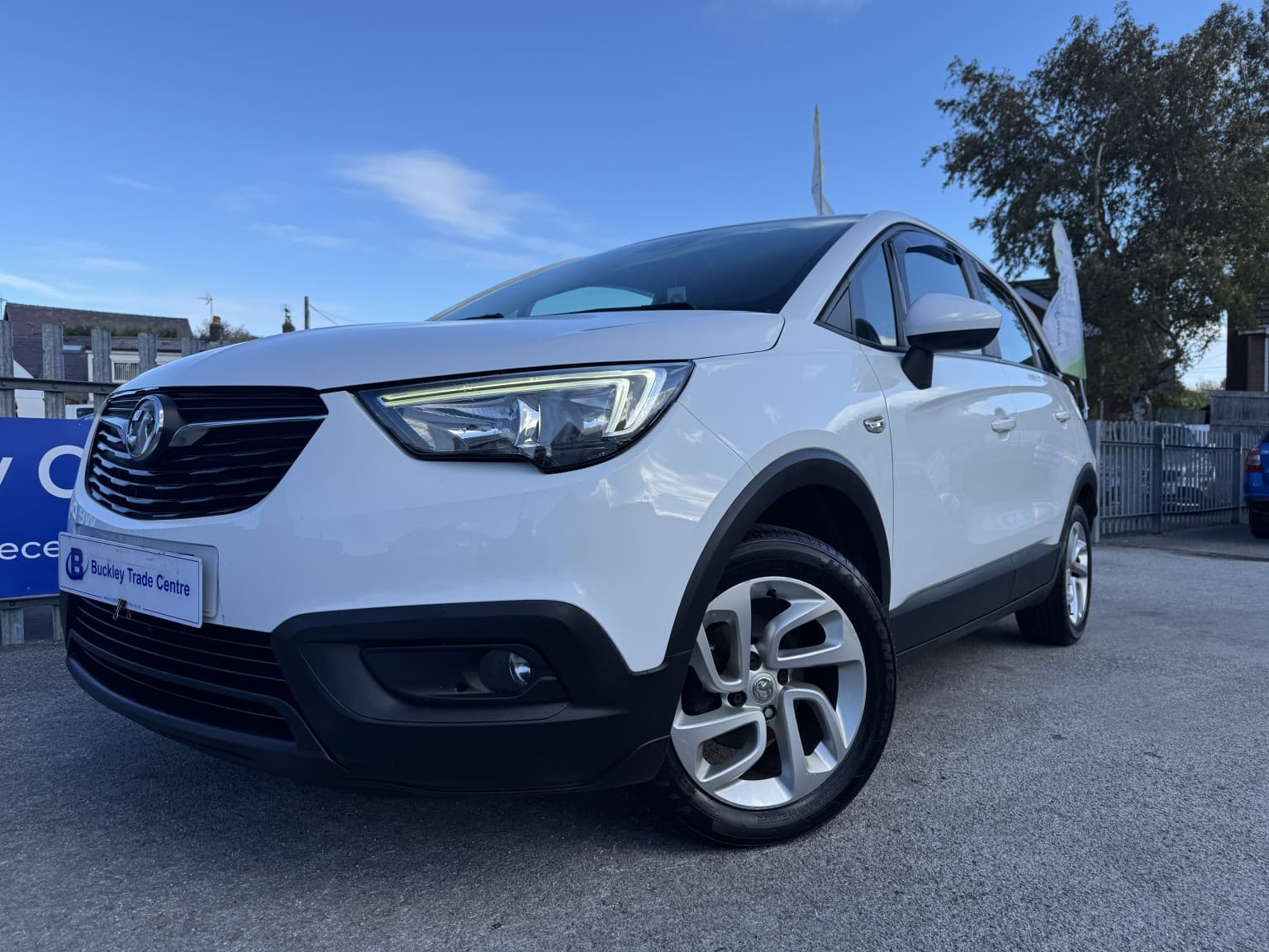 Vauxhall Crossland X - image 1 of 39