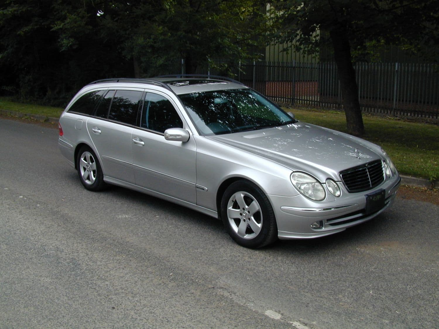 Mercedes-Benz E Class - image 1 of 91