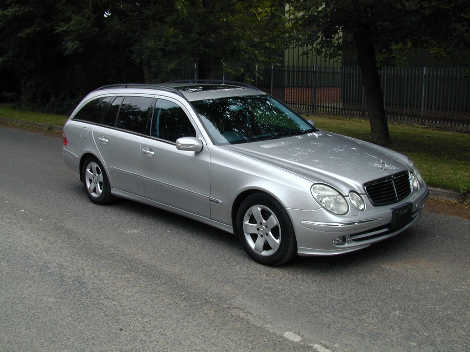 Mercedes-Benz E Class - image 1 of 91