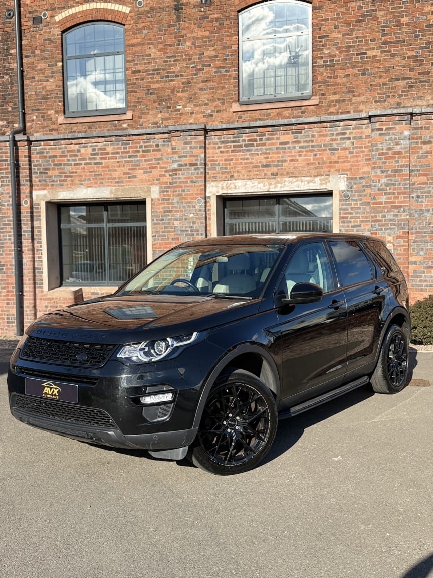 Land Rover Discovery Sport - image 1 of 15