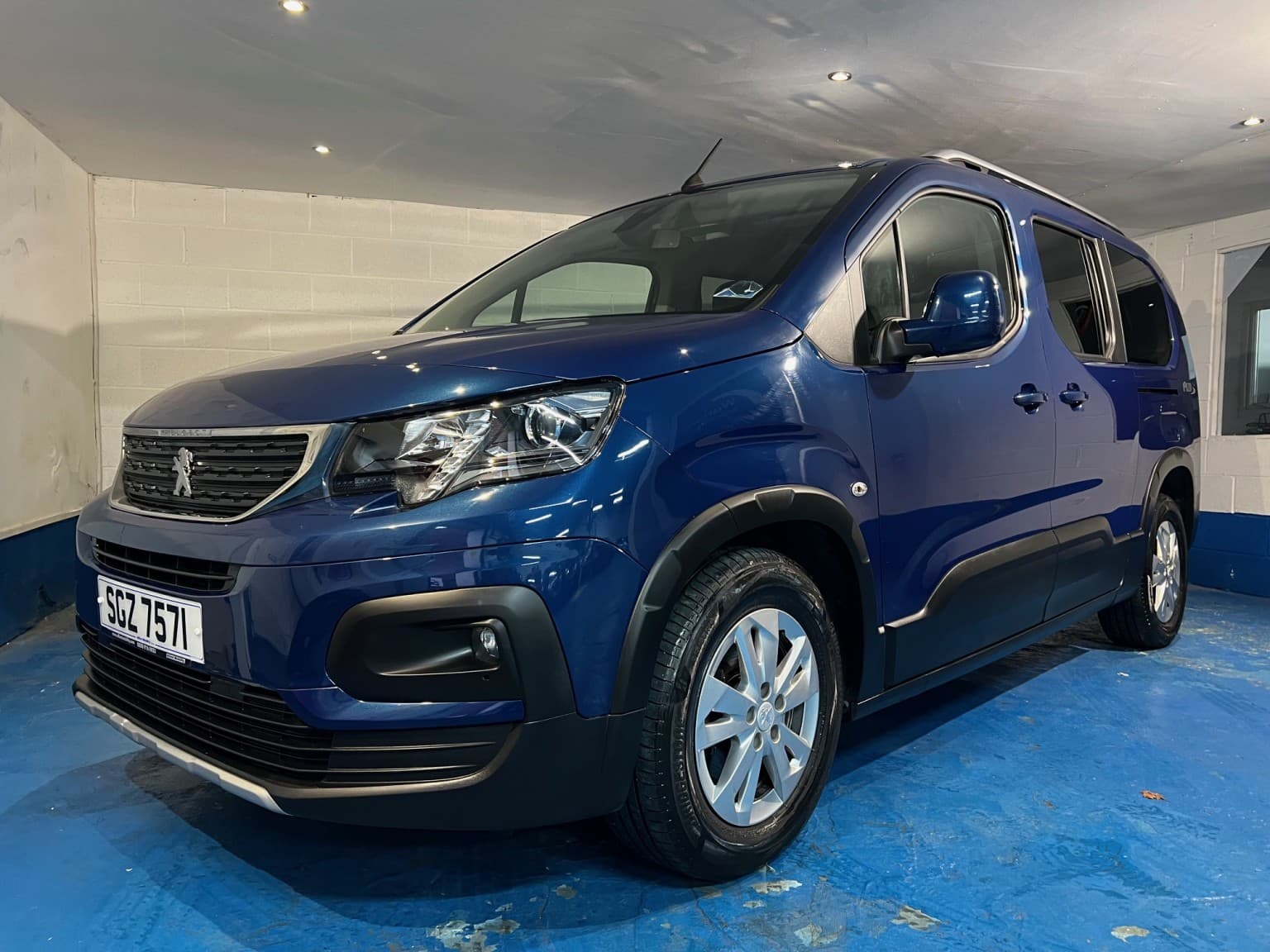 Peugeot Rifter - image 1 of 16