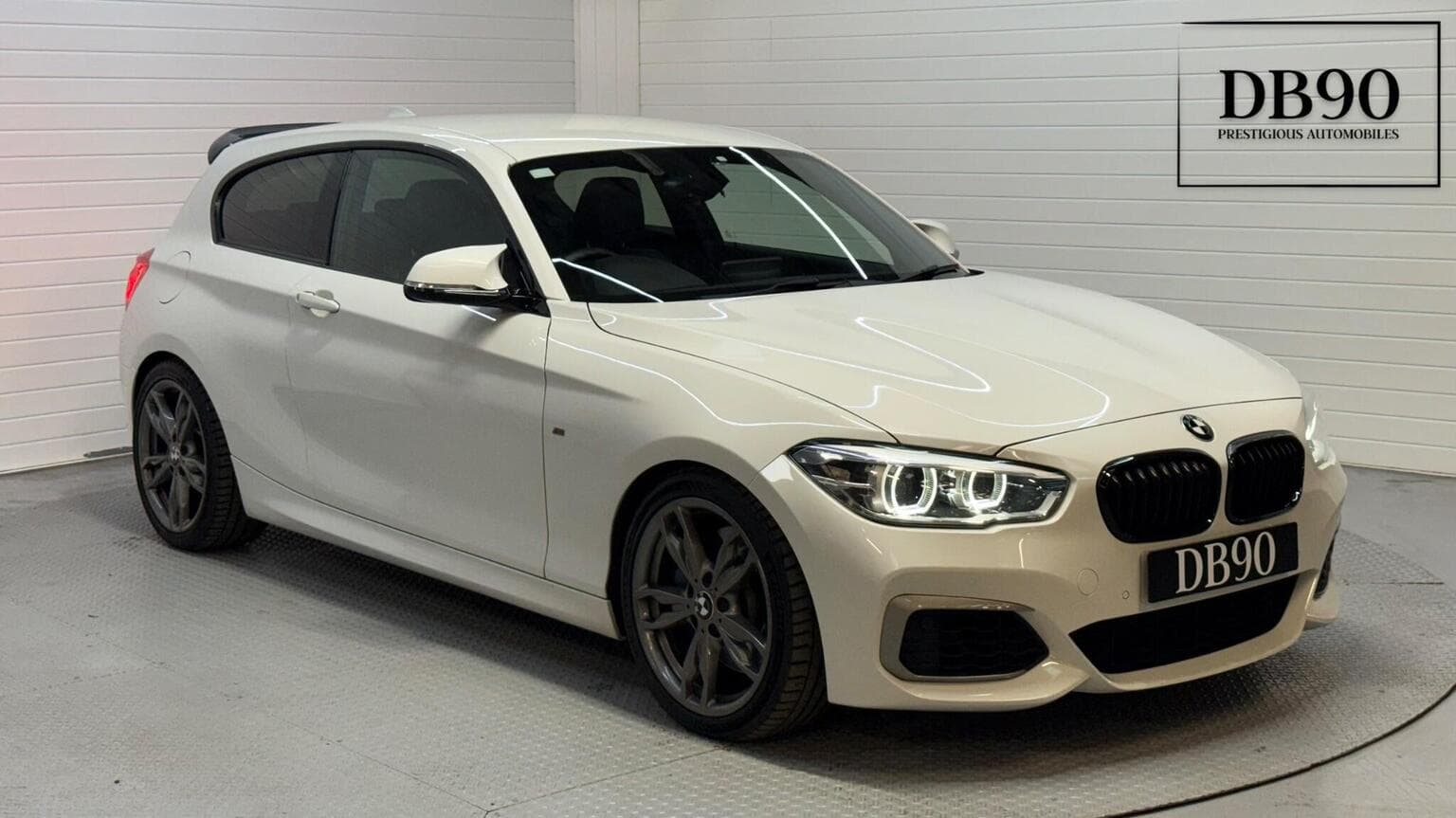 BMW 1 Series - image 1 of 39