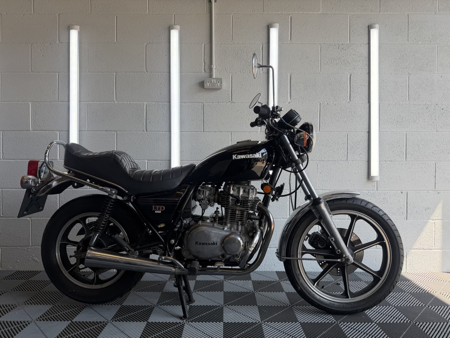 Kawasaki LTD - image 1 of 28