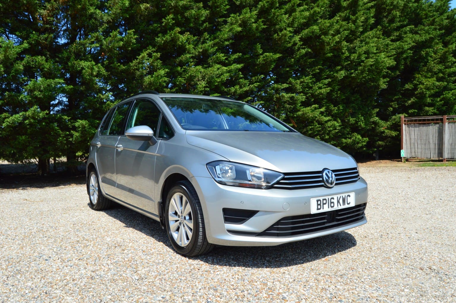 Volkswagen Golf SV - image 1 of 32