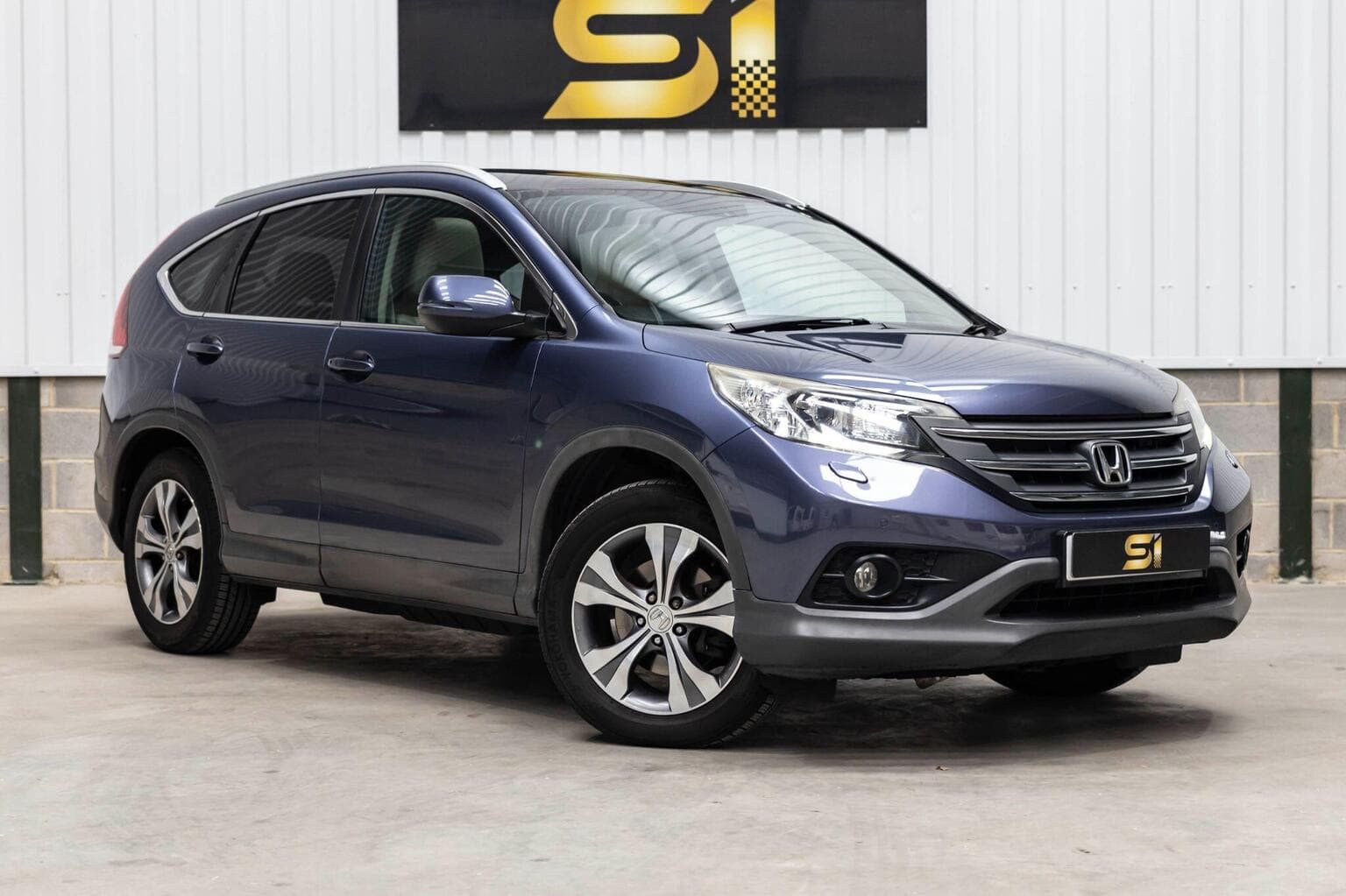 Honda CR-V - image 1 of 75