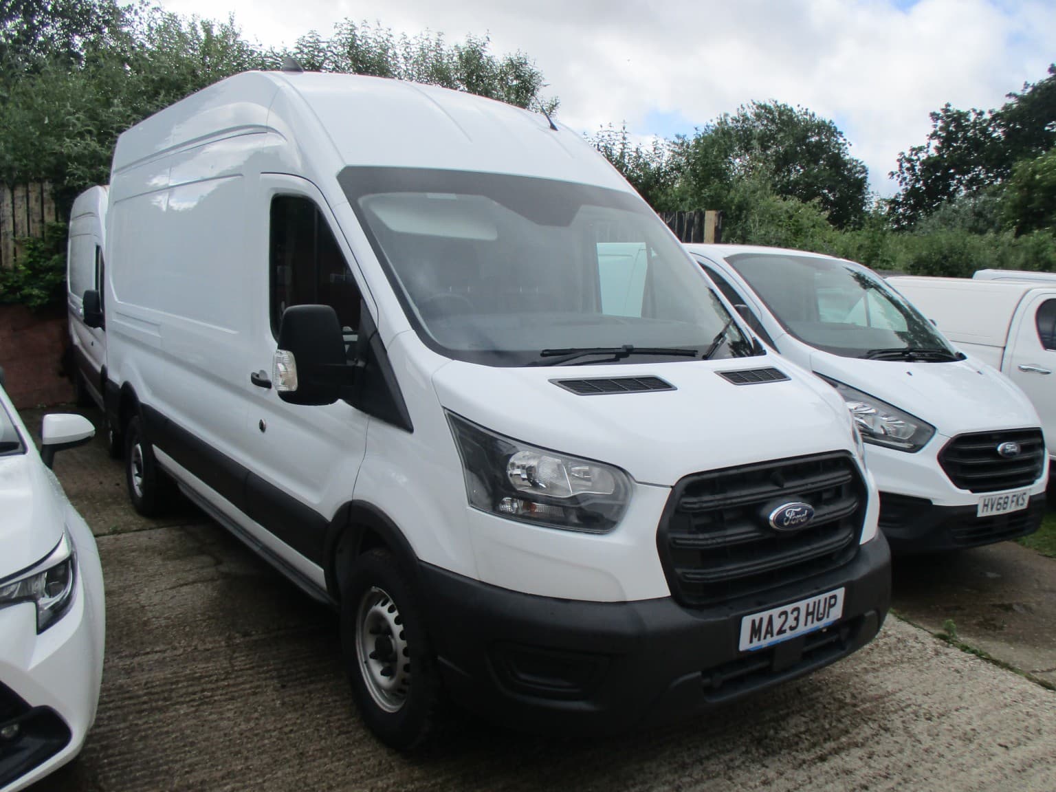Ford Transit - image 1 of 9