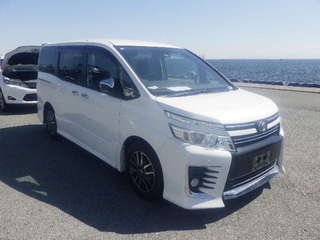Toyota Voxy - image 1 of 15