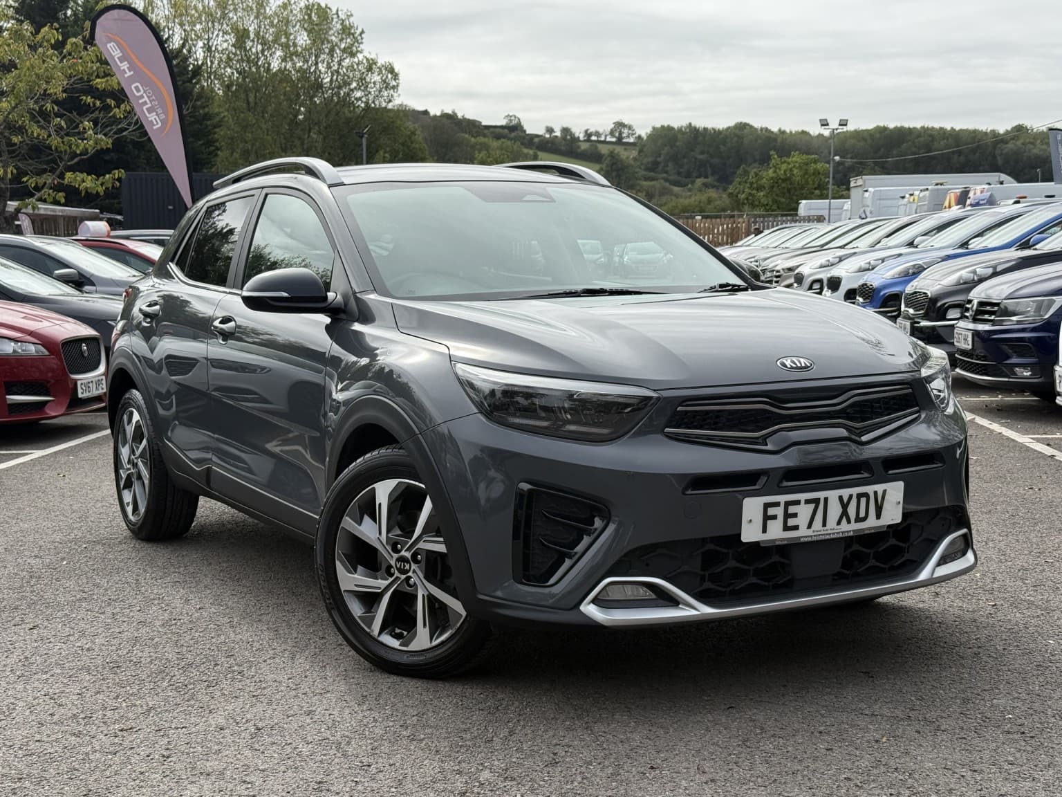 Kia Stonic - image 1 of 60