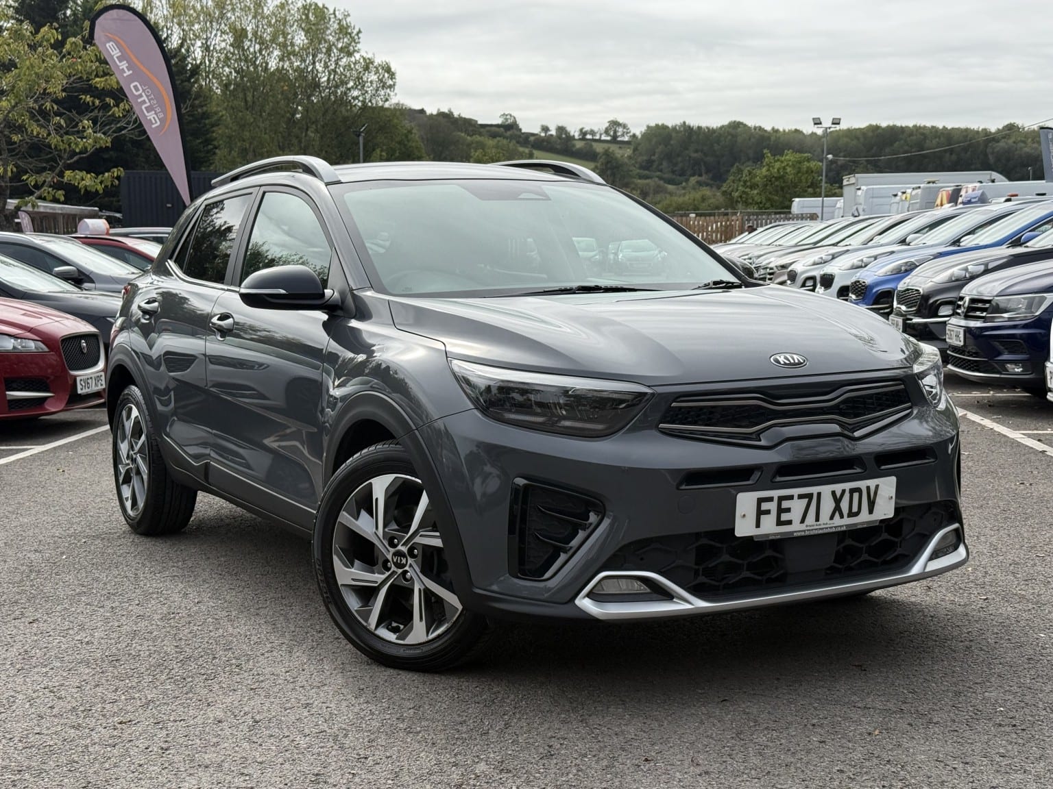Kia Stonic - image 1 of 60