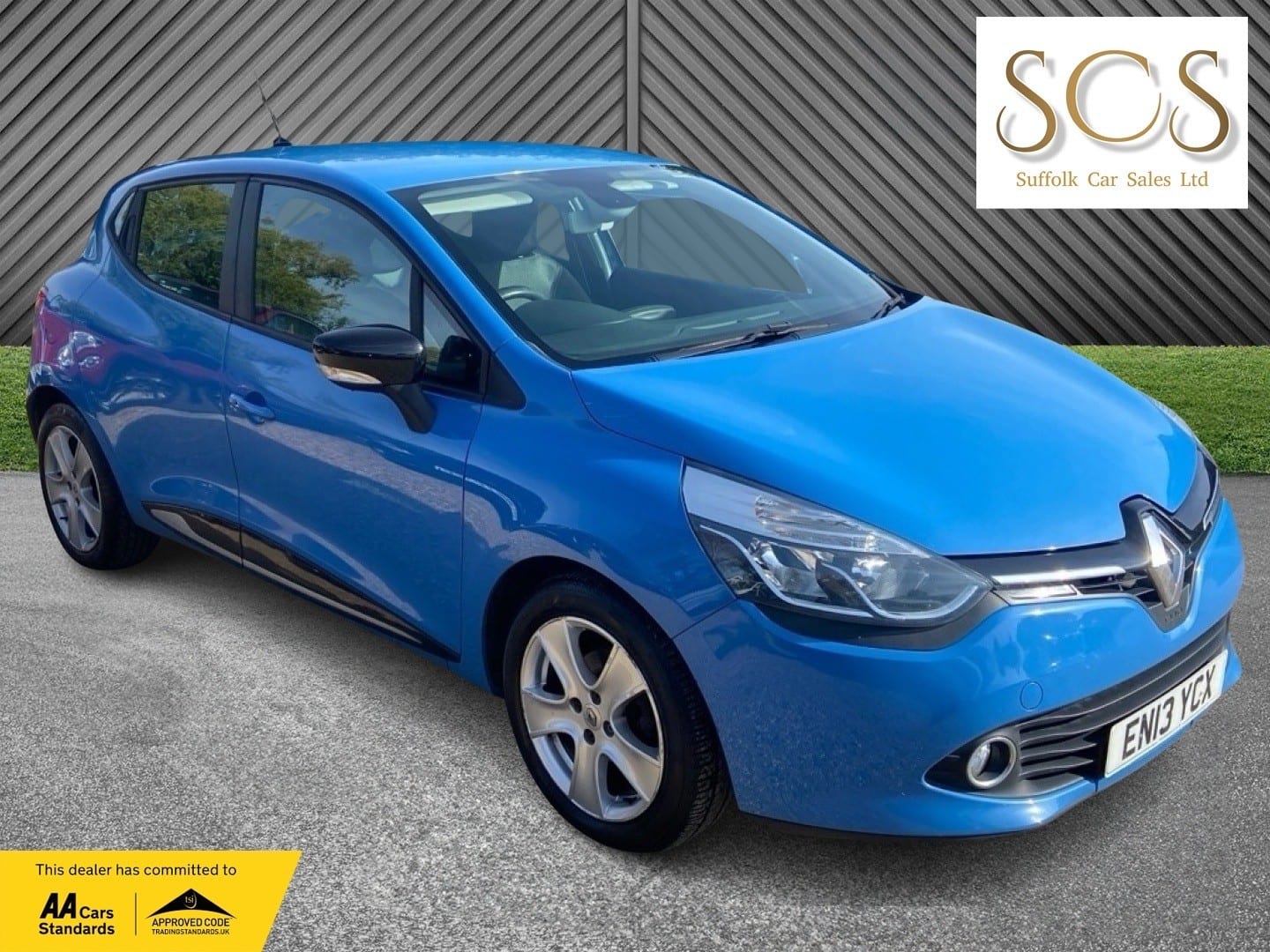 Renault Clio - image 1 of 50