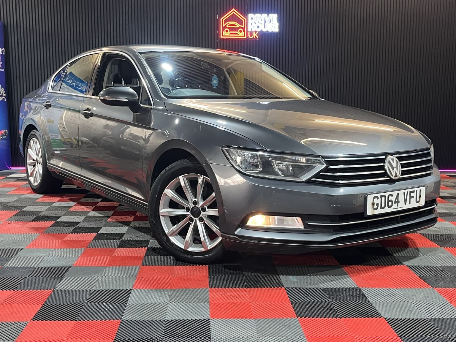 Volkswagen Passat - image 1 of 6