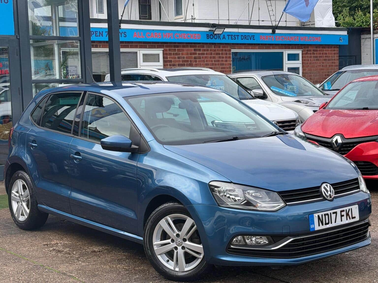 Volkswagen Polo - image 1 of 66