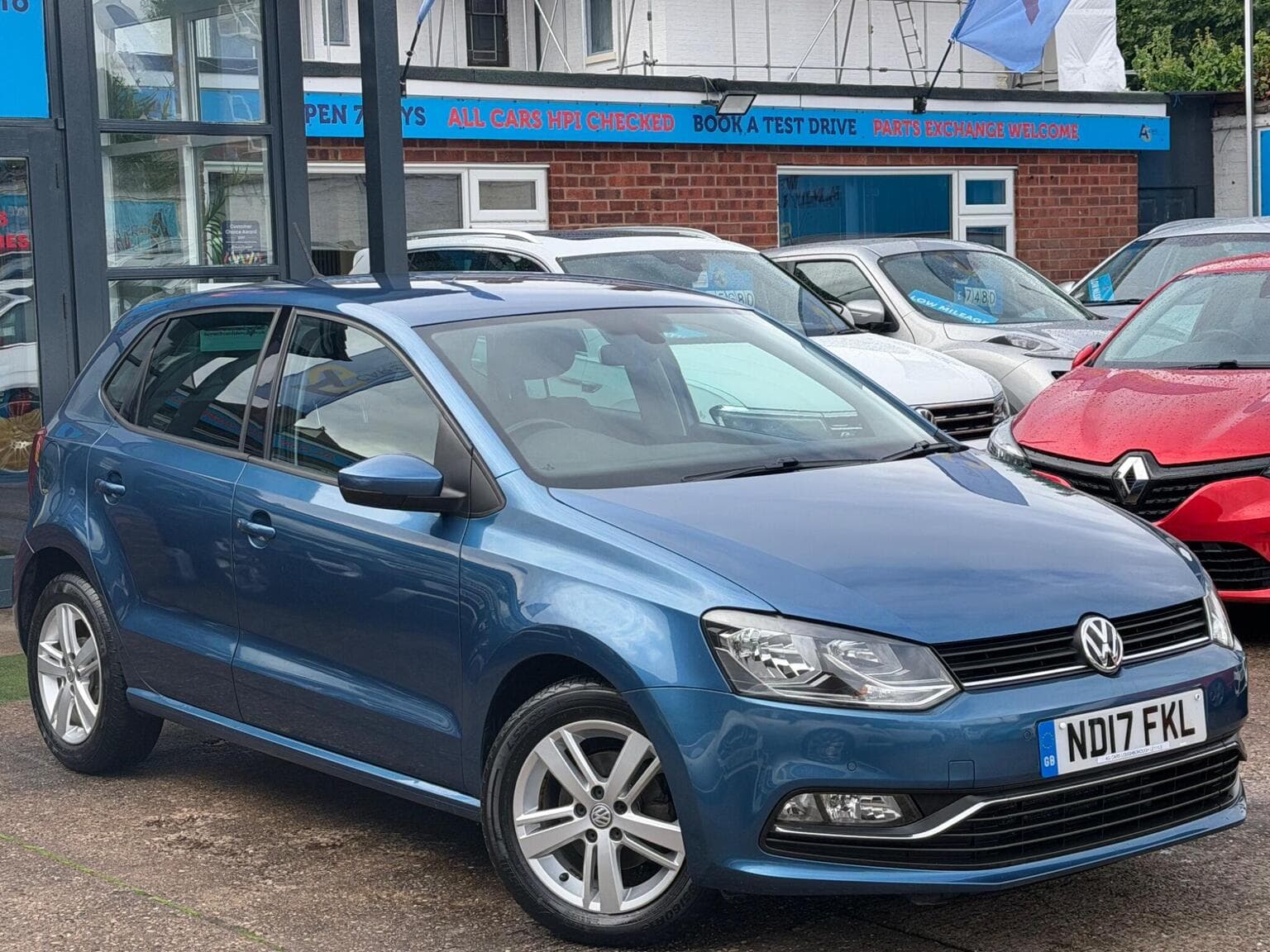 Volkswagen Polo - image 1 of 66