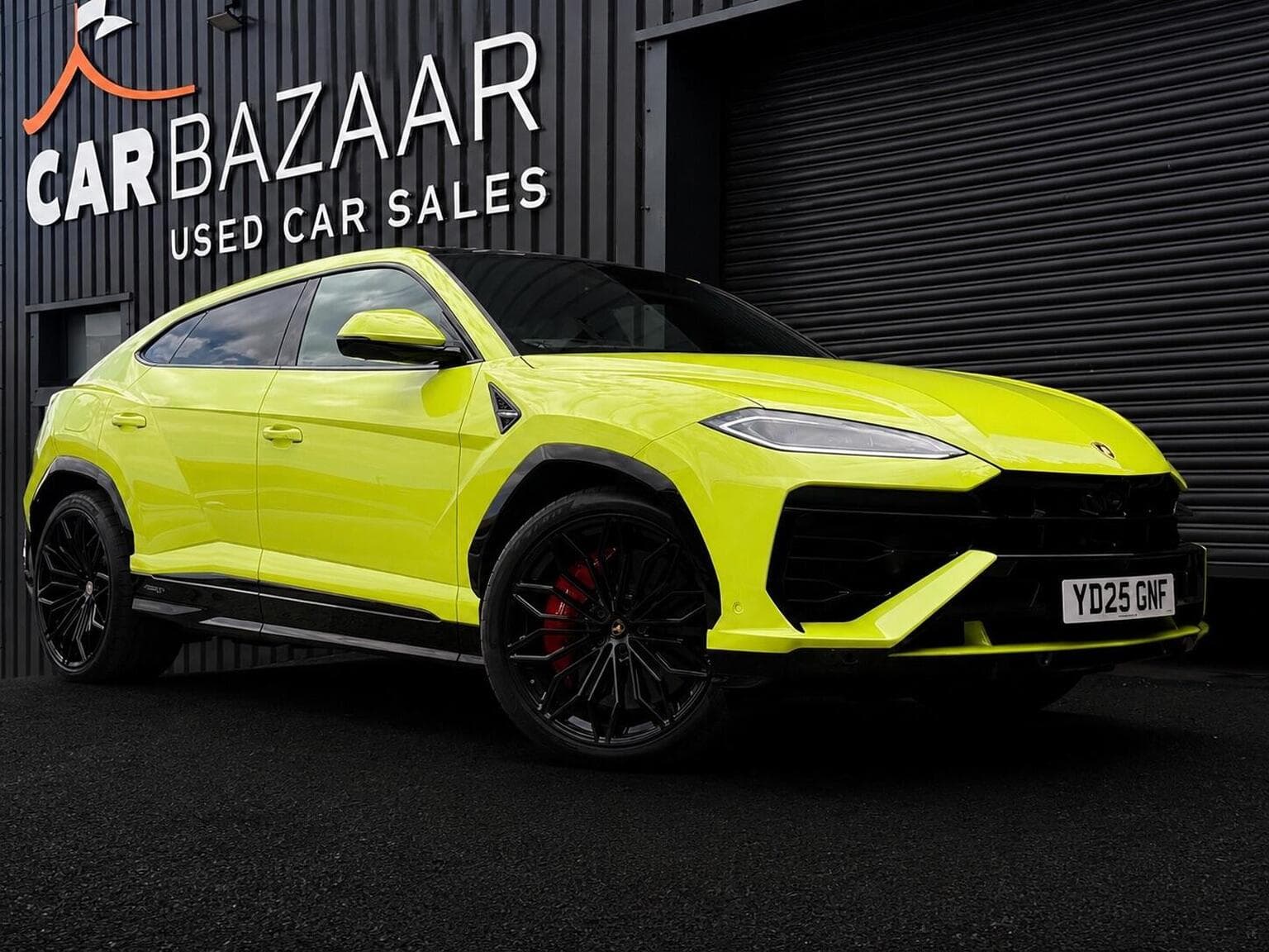 Lamborghini Urus - image 1 of 6