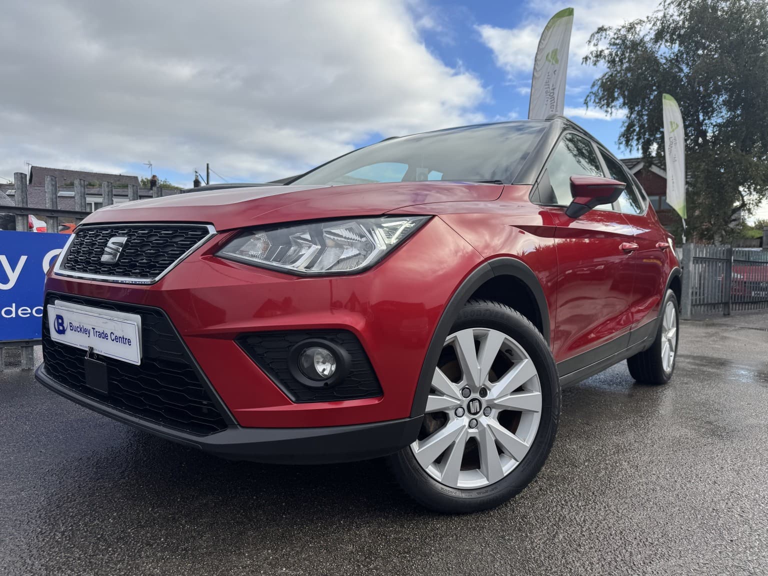 SEAT Arona - image 1 of 40