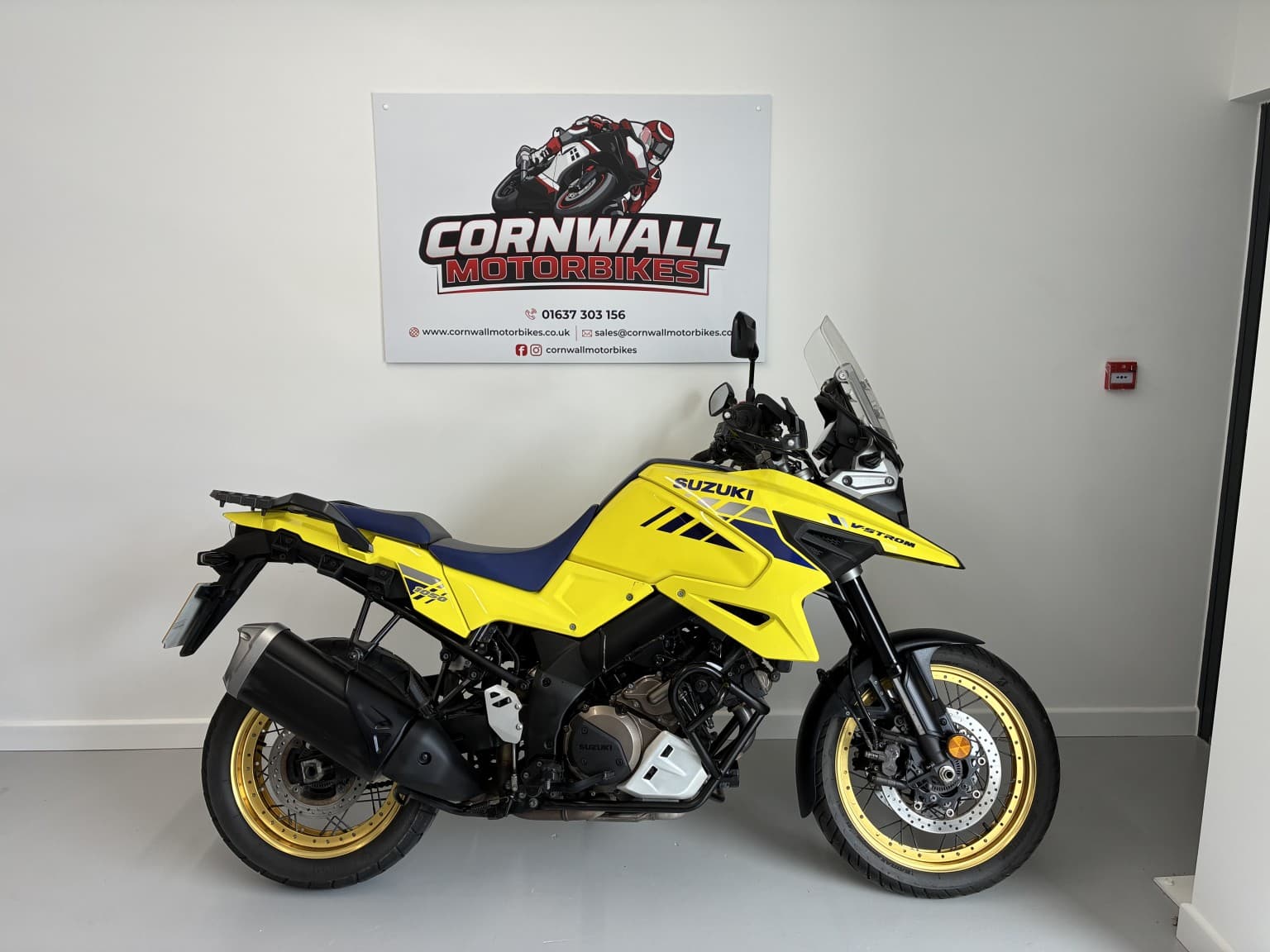 Suzuki V-Strom 1050 - image 1 of 17