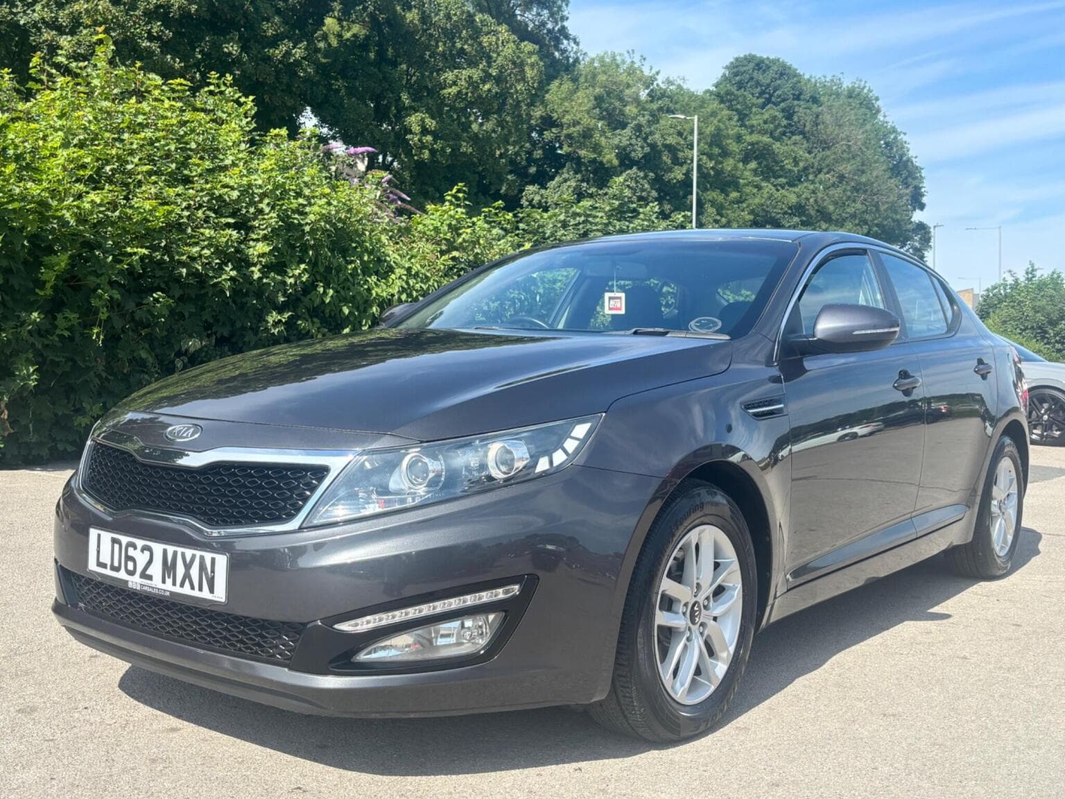 Kia Optima - image 1 of 36