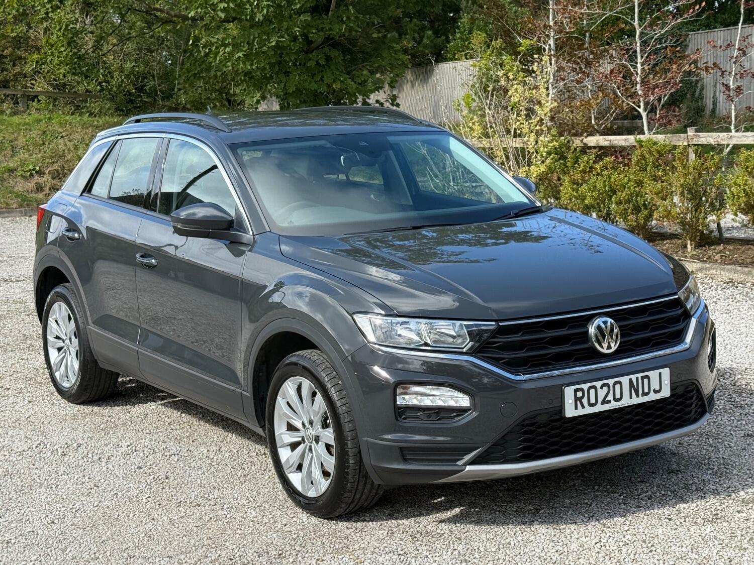 Volkswagen T-Roc - image 1 of 16