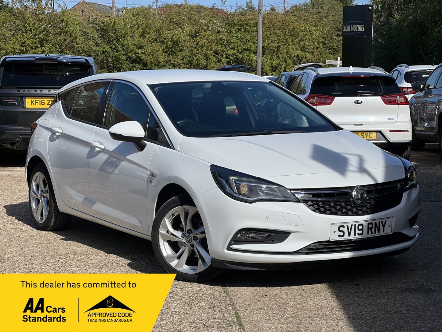 Vauxhall Astra - image 1 of 59