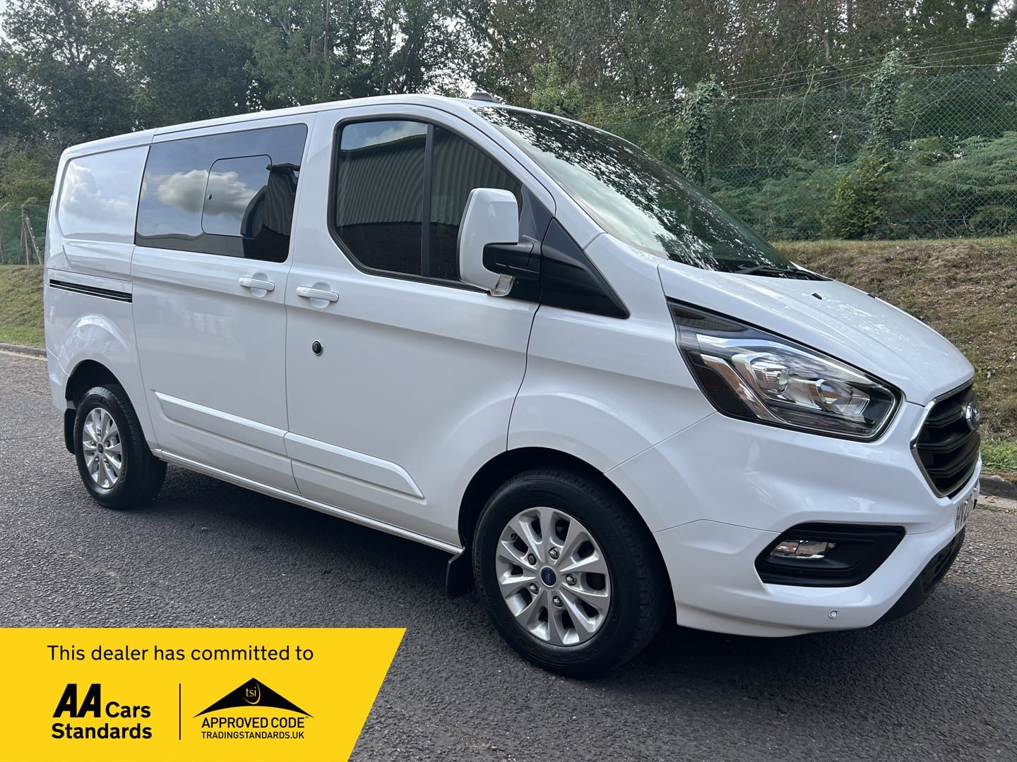 Ford Transit Custom - image 1 of 38