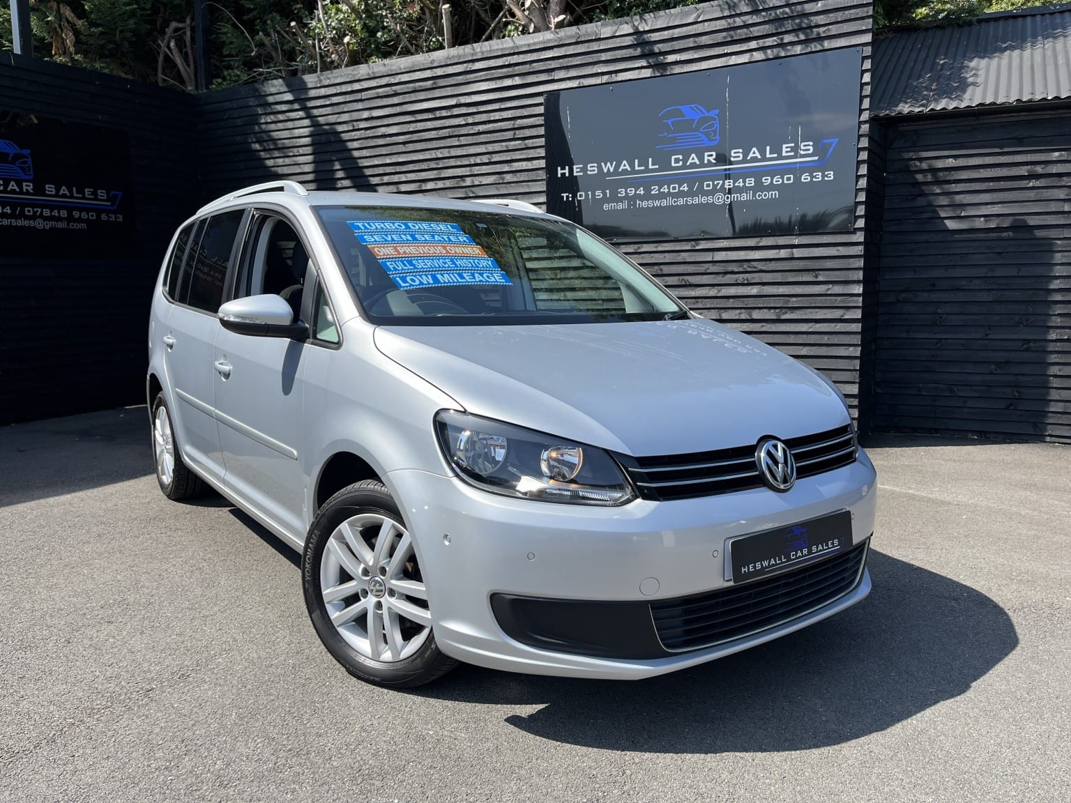 Volkswagen Touran - image 1 of 26