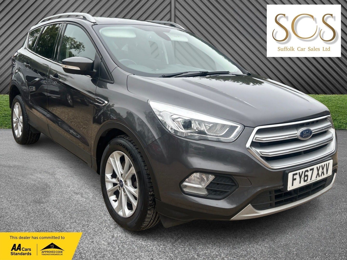 Ford Kuga - image 1 of 47