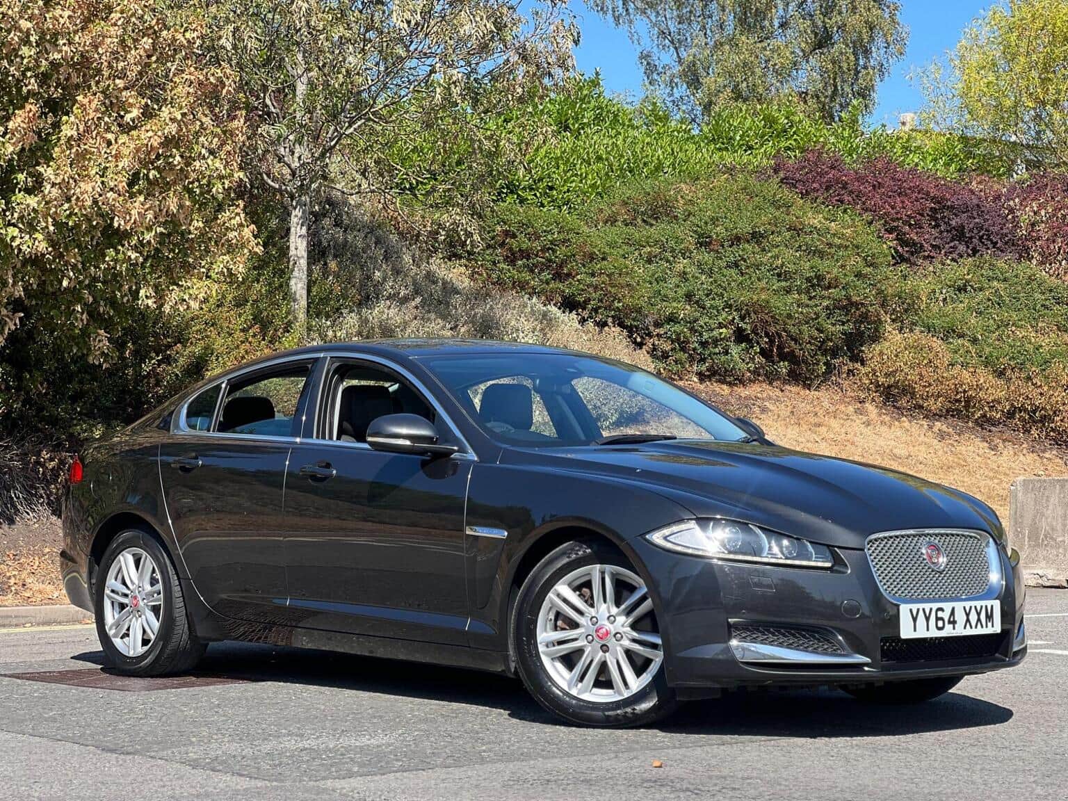 Jaguar XF - image 1 of 46