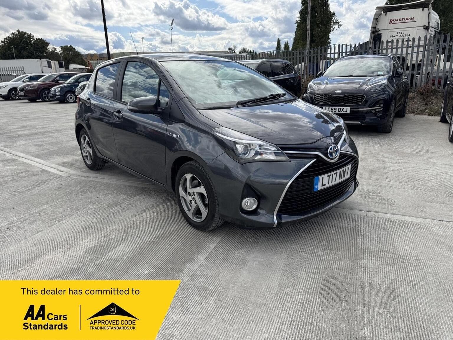 Toyota Yaris - image 1 of 46