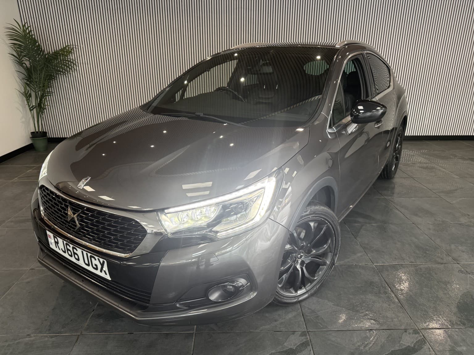 DS Automobiles DS 4 Crossback - image 1 of 23
