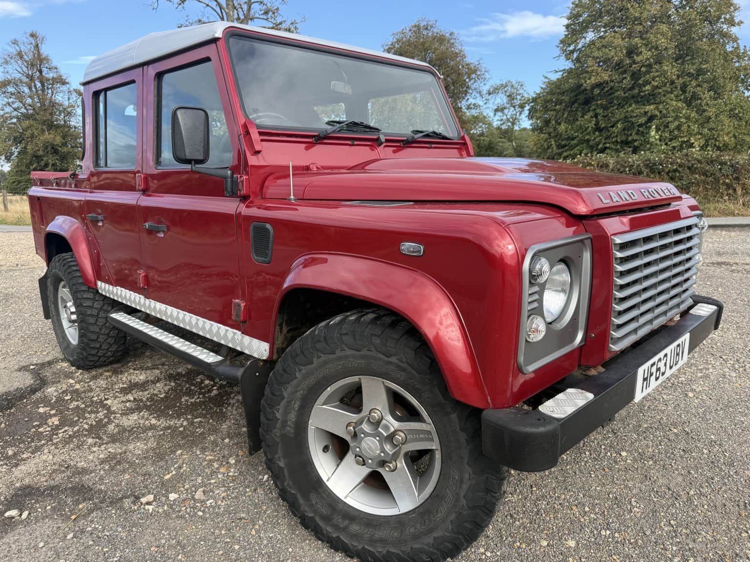 Land Rover Defender 110 - image 1 of 17