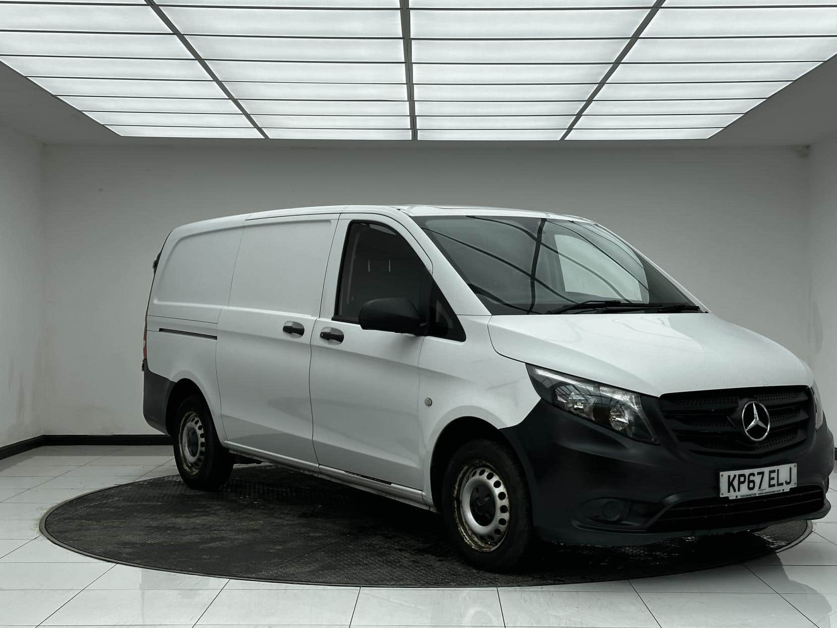 Mercedes-Benz Vito - image 1 of 35