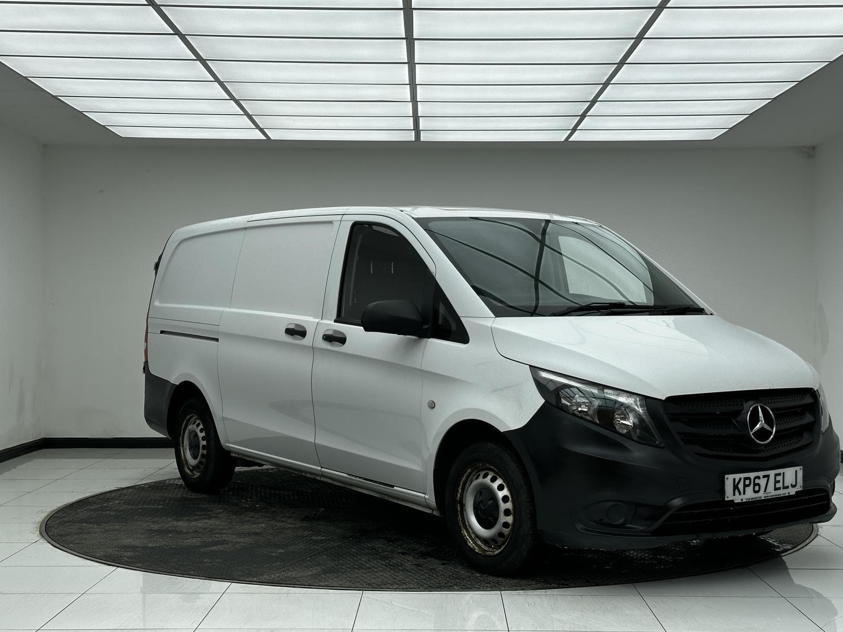 Mercedes-Benz Vito - image 1 of 35