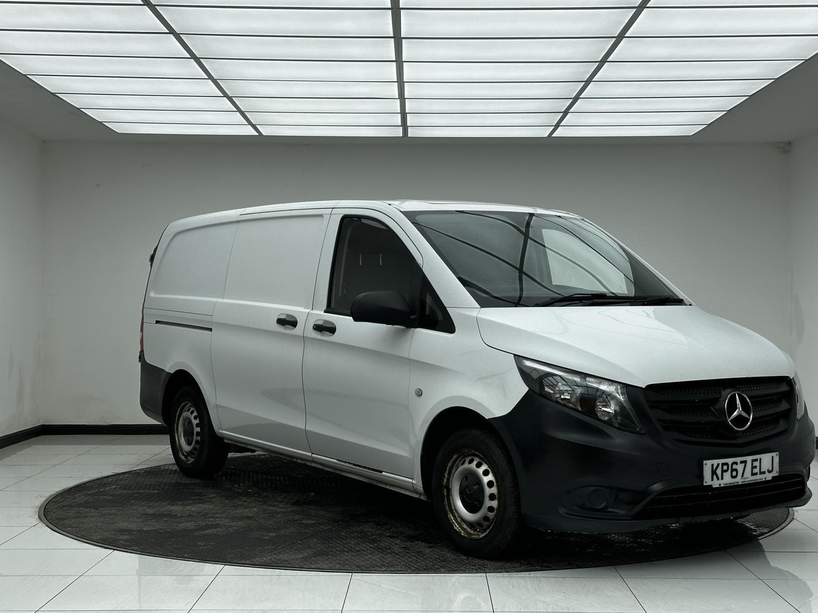 Mercedes-Benz Vito - image 1 of 35