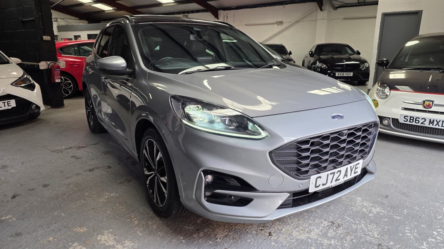 Ford Kuga - image 1 of 21