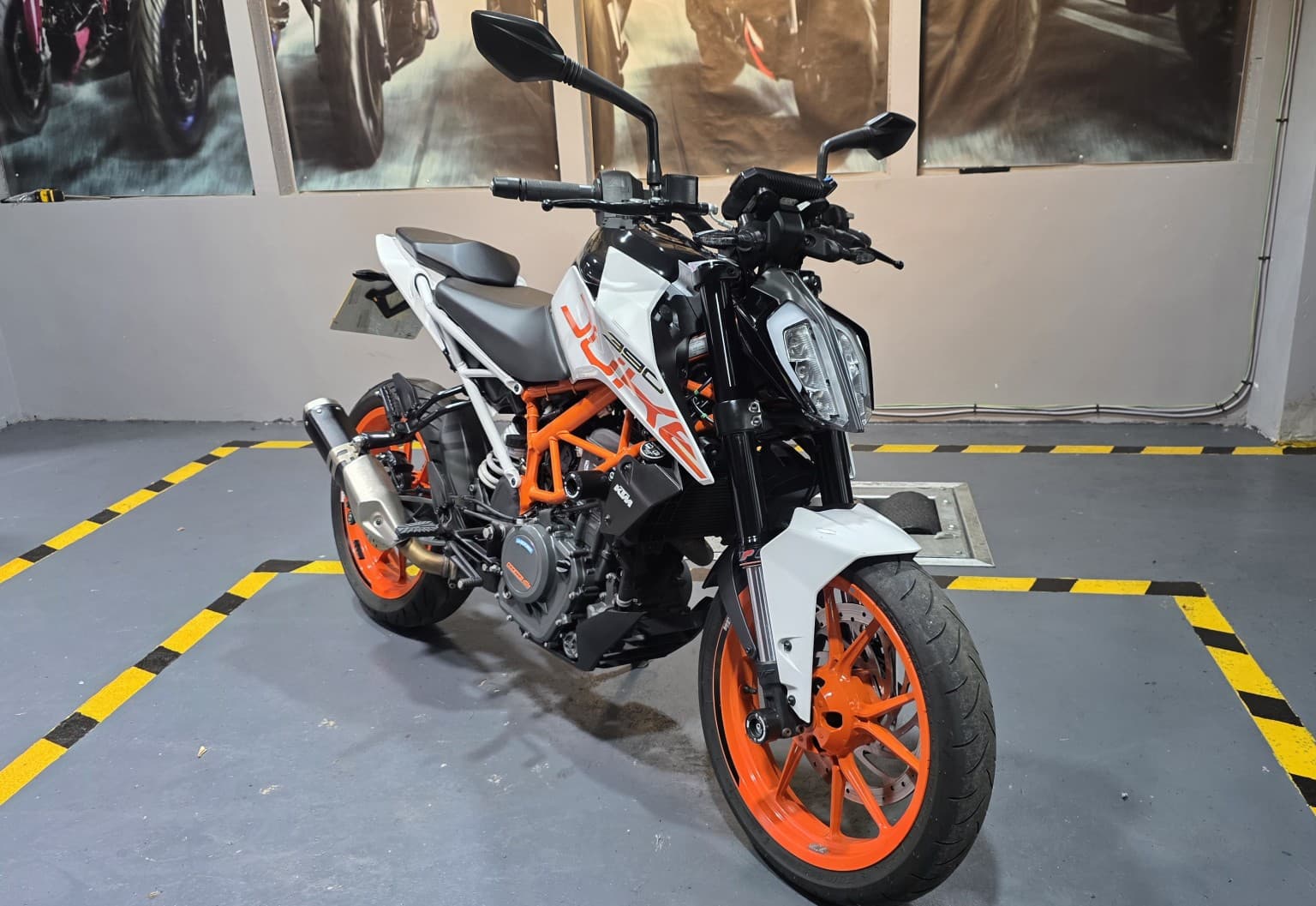KTM 390 Duke - image 1 of 25