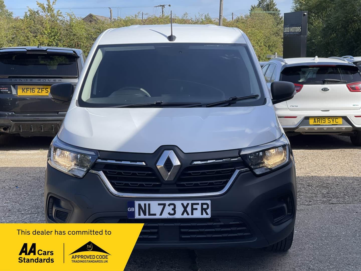 Renault Kangoo - image 1 of 38