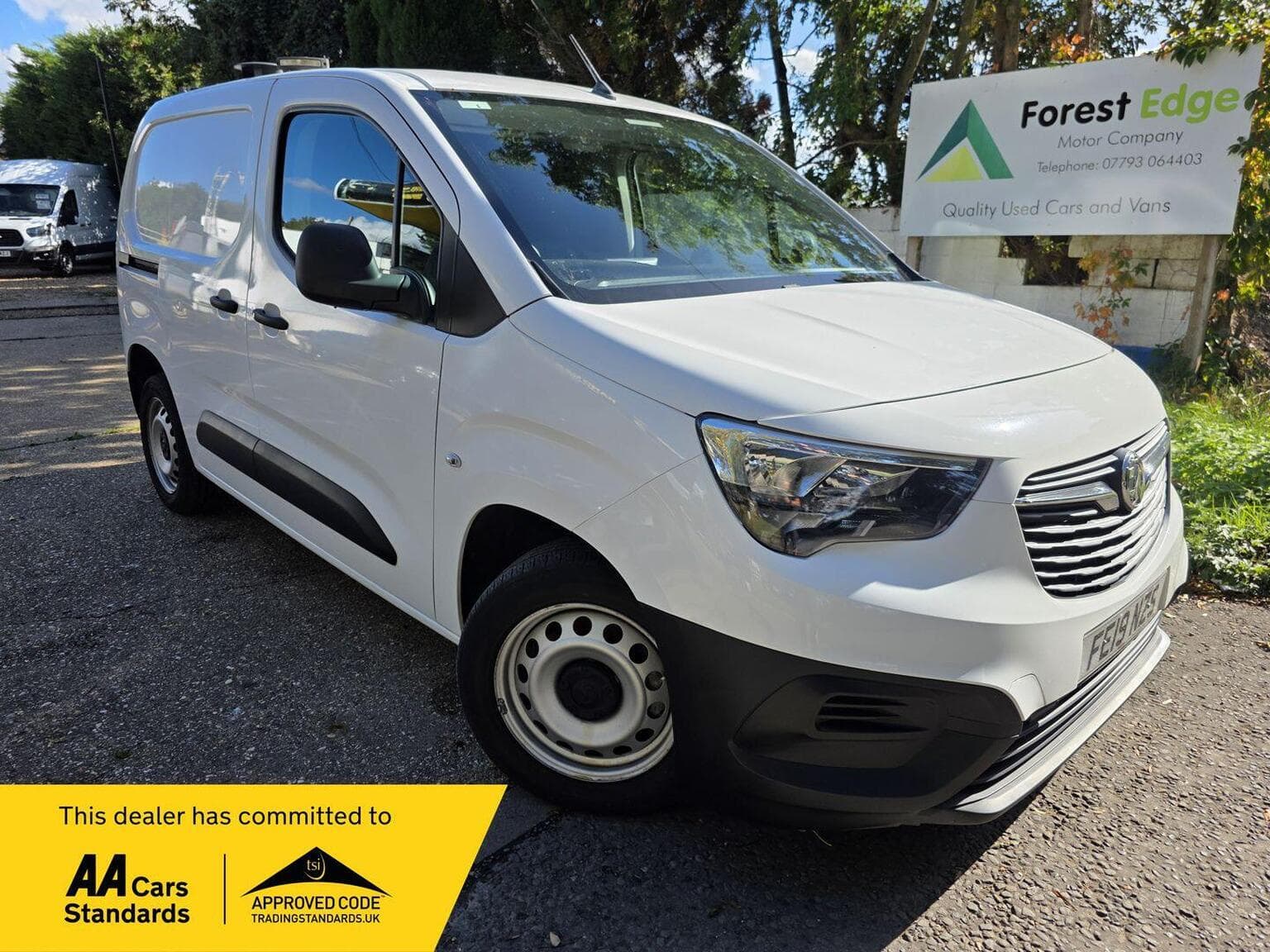 Vauxhall Combo - image 1 of 36