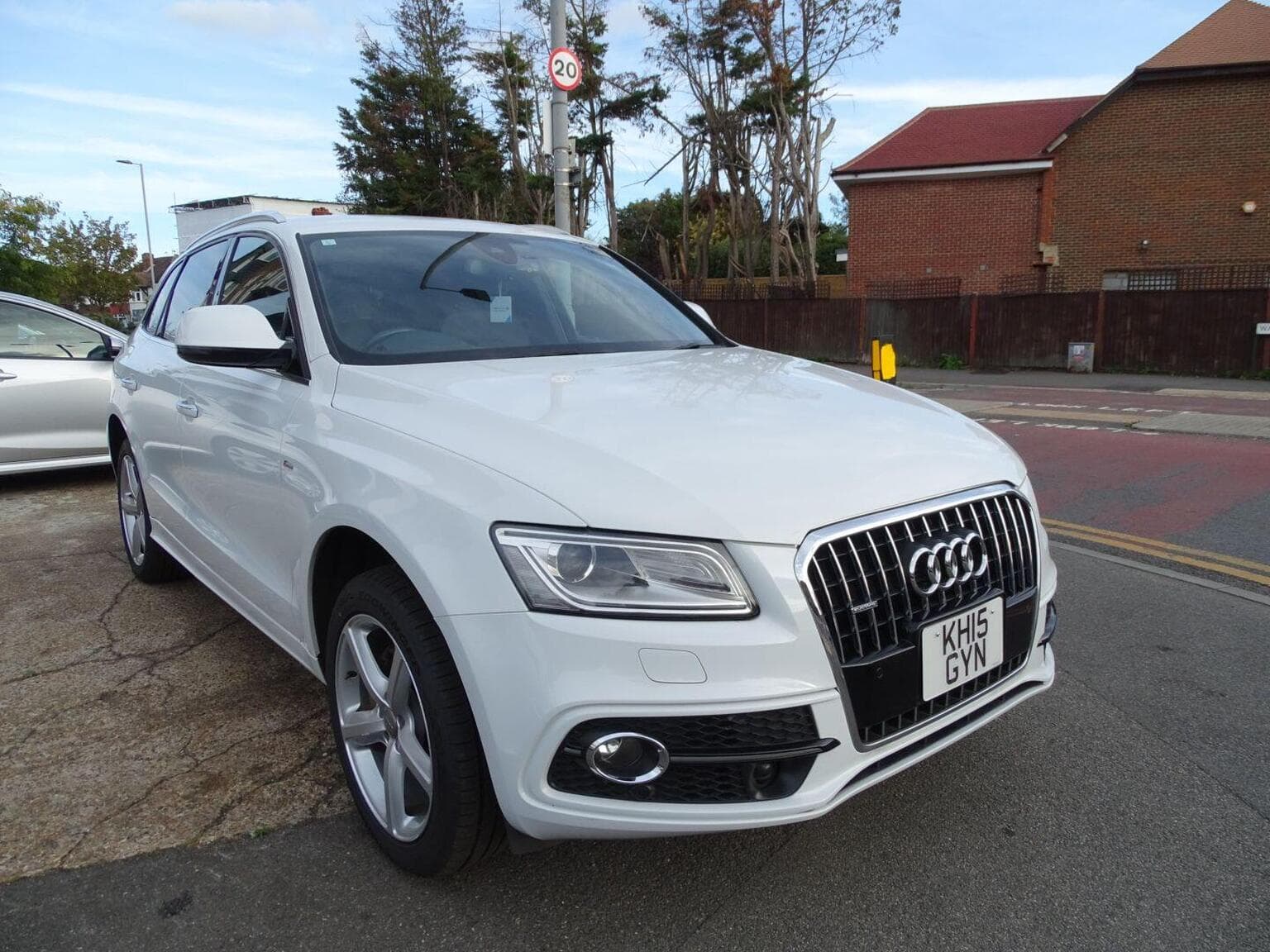 Audi Q5 - image 1 of 39