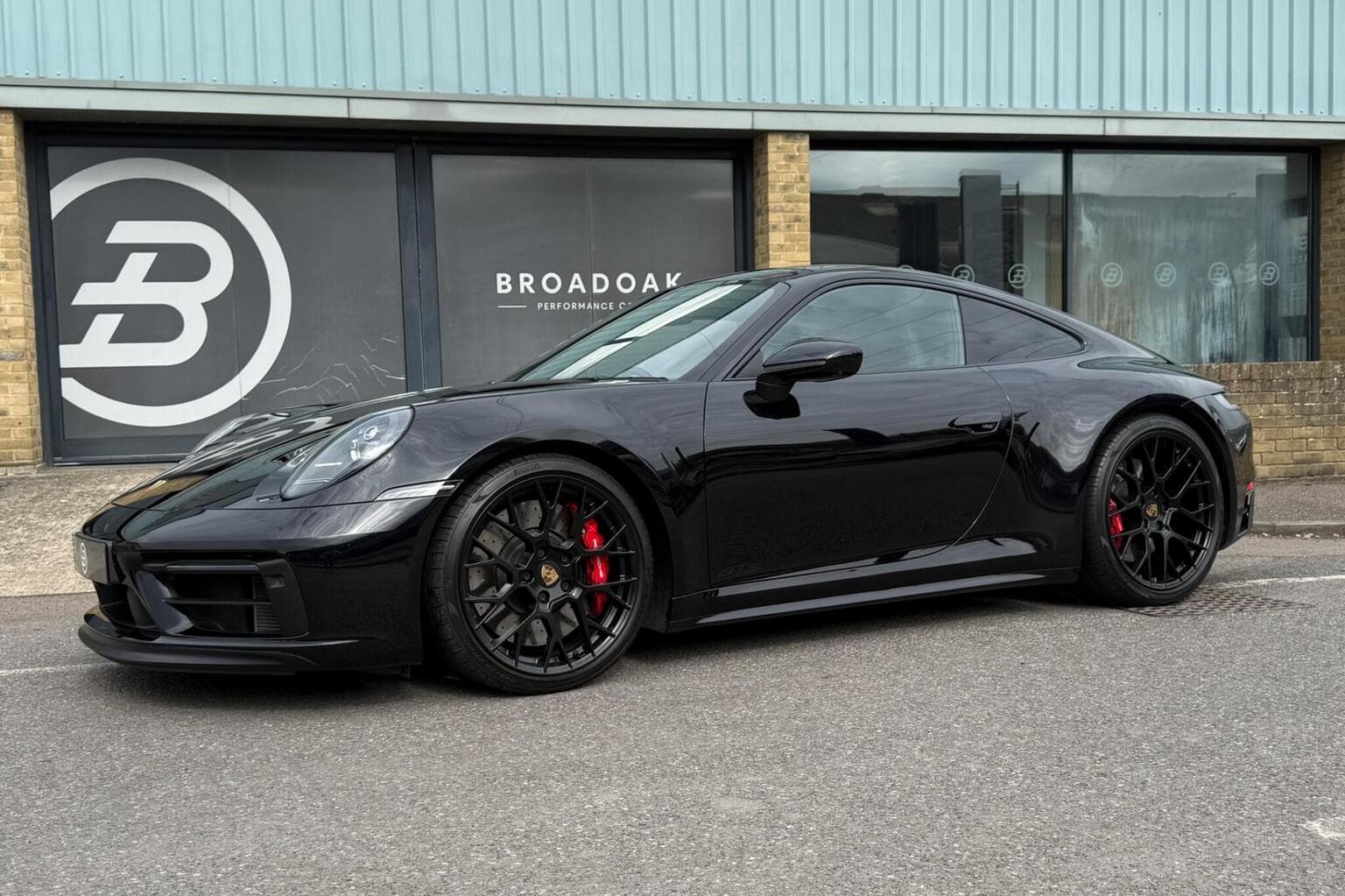 Porsche 911 - image 1 of 60