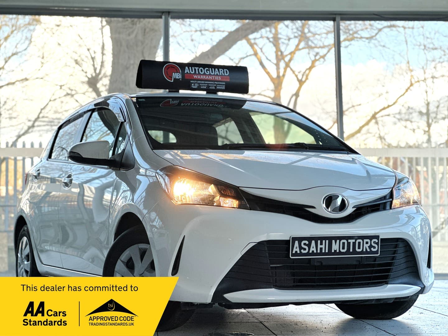 Toyota Yaris - image 1 of 56