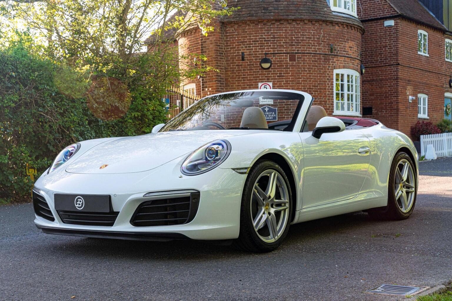 Porsche 911 - image 1 of 84