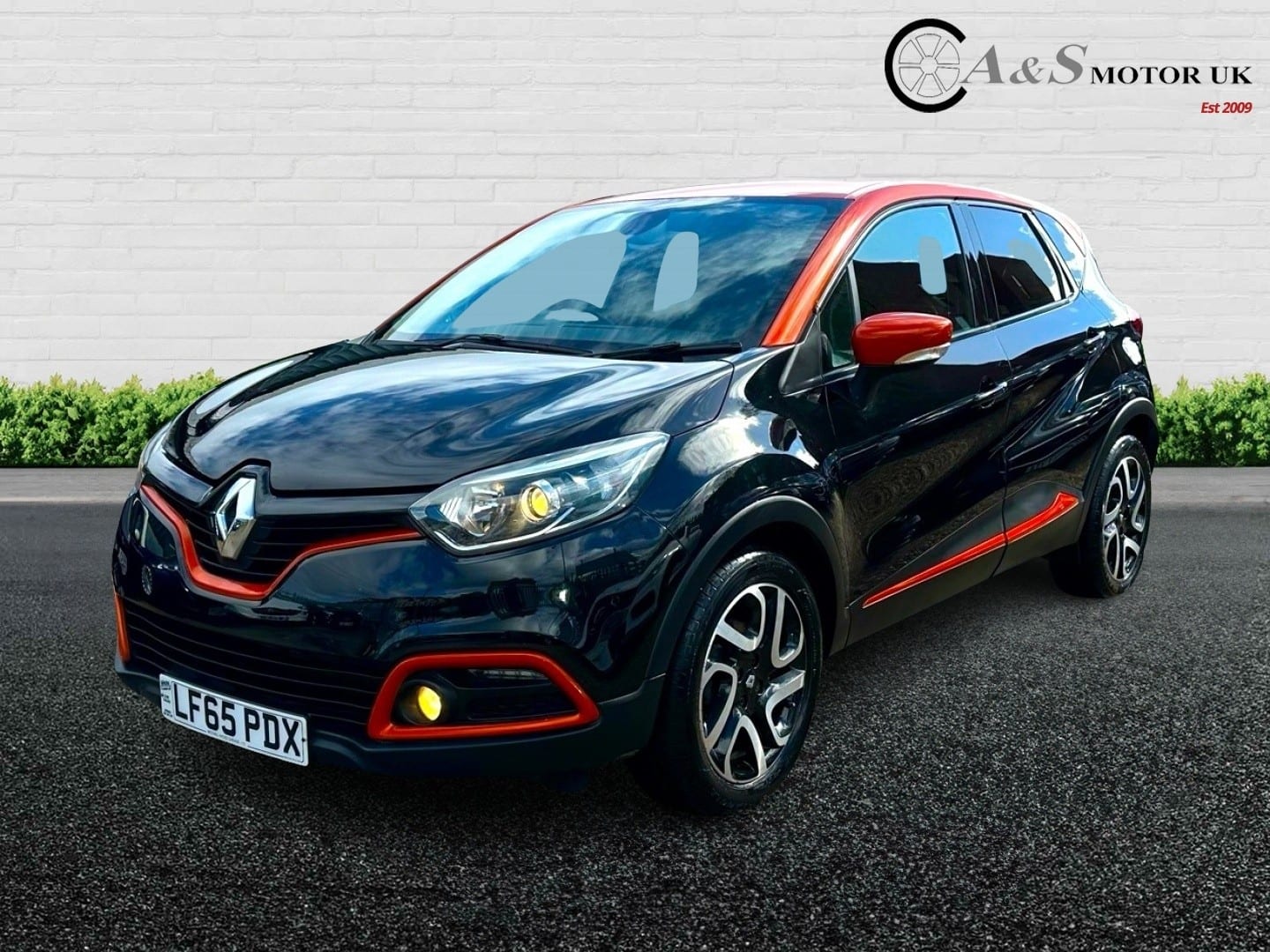 Renault Captur - image 1 of 21