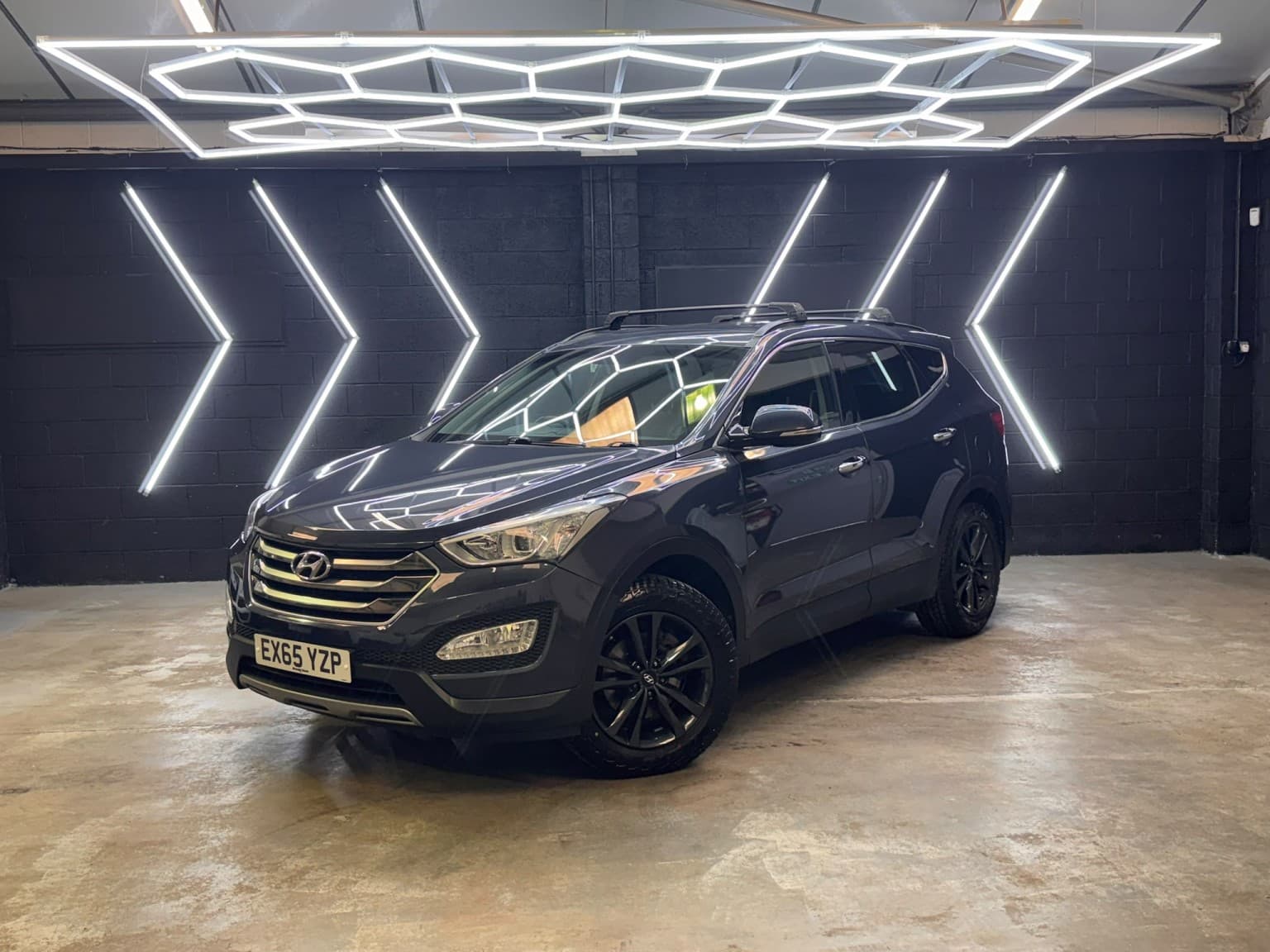 Hyundai Santa Fe - image 1 of 52