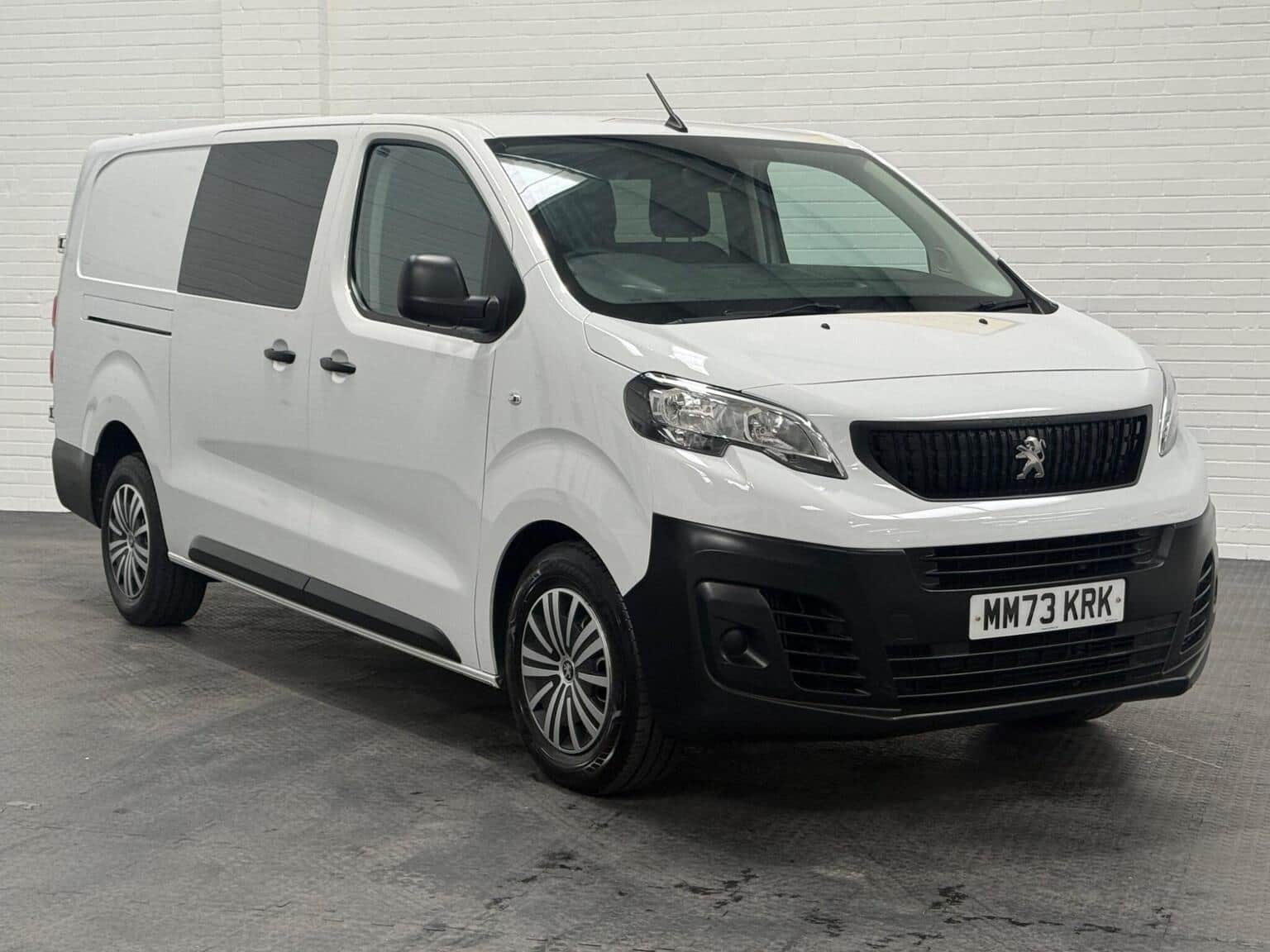 Peugeot Expert - image 1 of 100