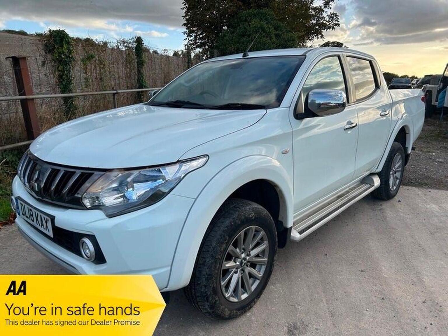 Mitsubishi L200 - image 1 of 22